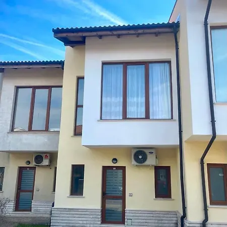 Luxury Lighthouse Golf Villa Baltjik